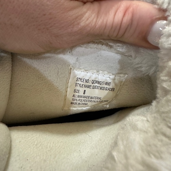 3M Thinsulate White Winter Boots with Fur - Picture 7 of 7